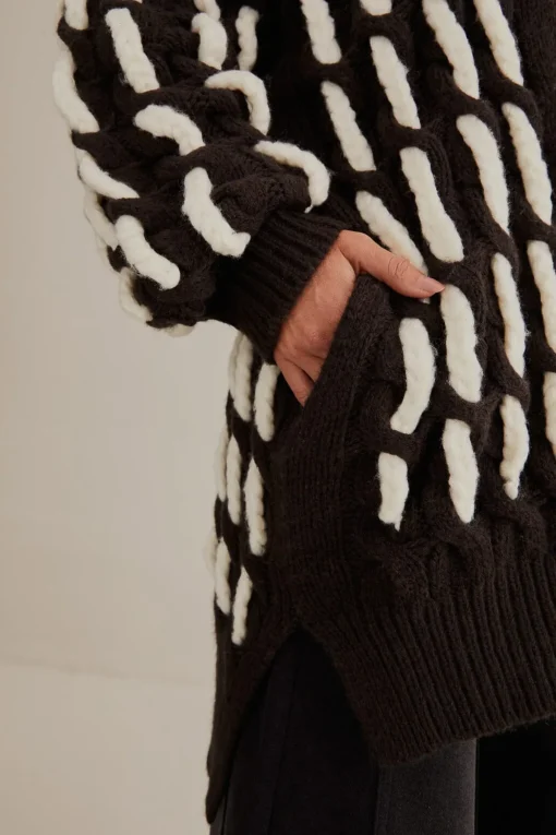  BLACK AND WHITE TEXTURED KNIT CARDIGAN