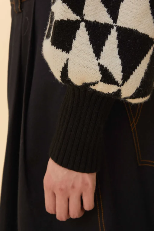  BLACK HEART DECO KNIT SWEATER