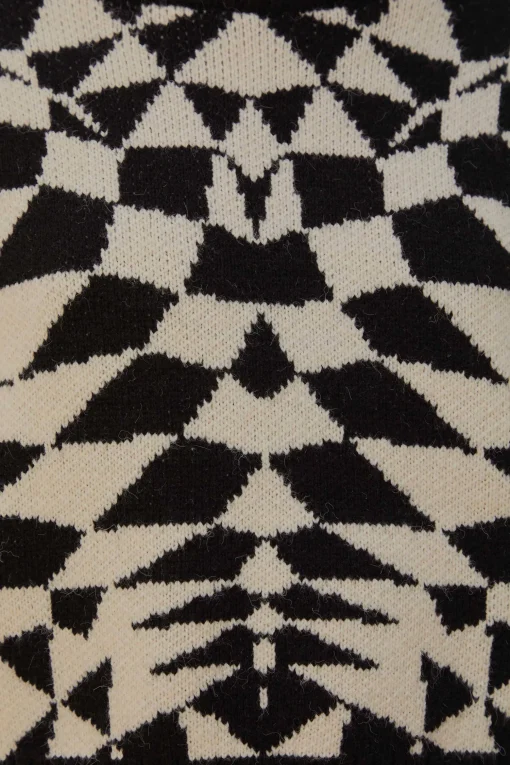  BLACK HEART DECO KNIT SWEATER