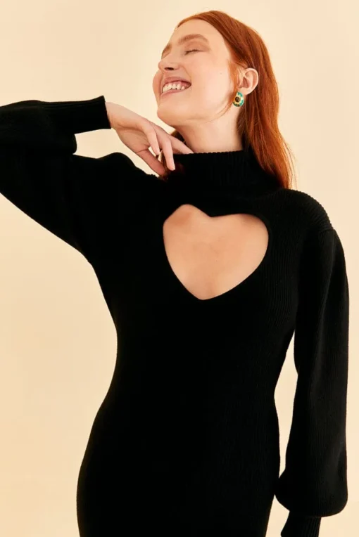  BLACK HEART NECKLINE KNIT DRESS
