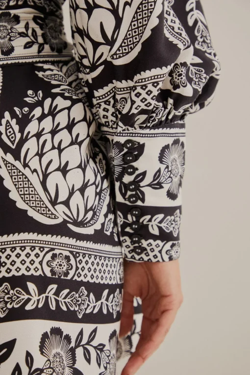  BLACK PINEAPPLE GARDEN LONG SLEEVE SHIRTDRESS