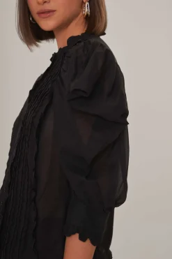  BLACK SHORT SLEEVE PLEATED BLOUSE