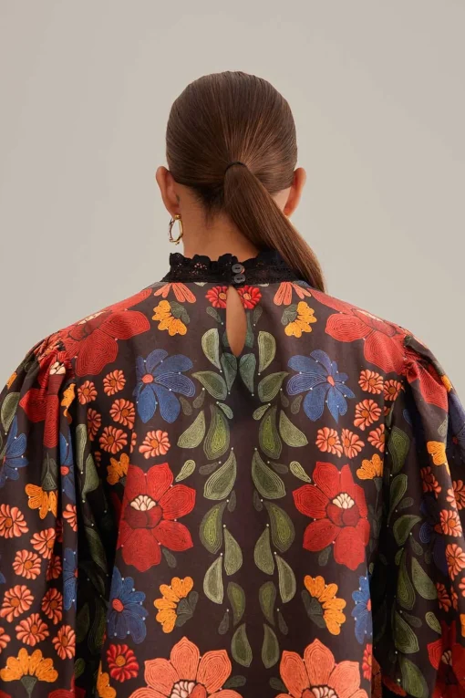  BLACK STITCHED FLOWERS SHORT SLEEVE BLOUSE