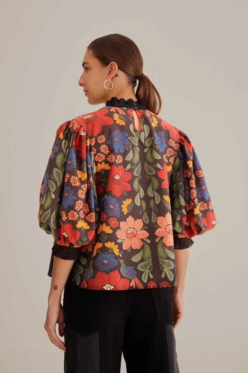 BLACK STITCHED FLOWERS SHORT SLEEVE BLOUSE