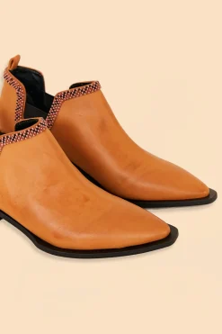  CARAMEL LOW CUT BOOT