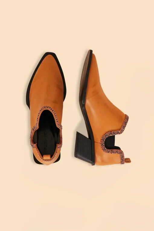  CARAMEL LOW CUT BOOT