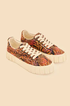  CARAMEL MACAWMOUFLAGE FLATFORM SNEAKER