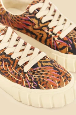  CARAMEL MACAWMOUFLAGE FLATFORM SNEAKER