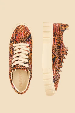  CARAMEL MACAWMOUFLAGE FLATFORM SNEAKER