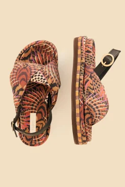  CARAMEL MACAWMOUFLAGE PUFFY FLAT SANDAL