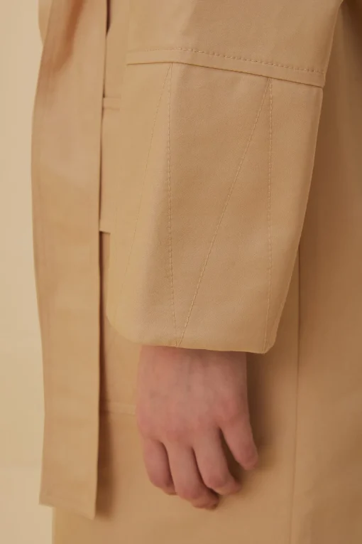  POCKETS OVER NUDE TRENCH COAT