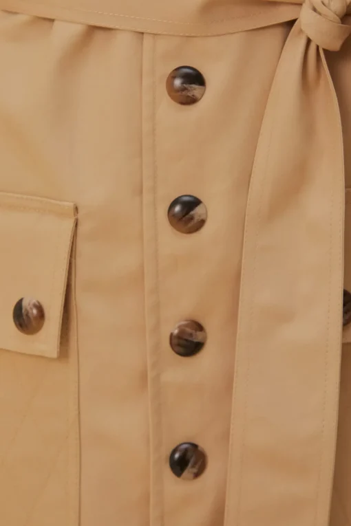  POCKETS OVER NUDE TRENCH COAT