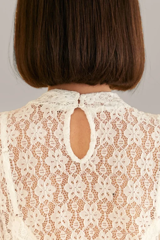  WHITE LACE LONG SLEEVE BLOUSE